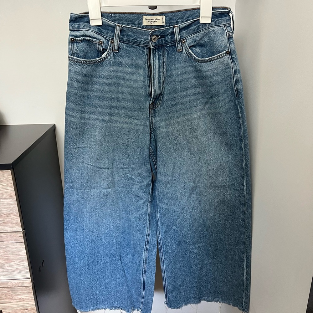 Abercrombie & Fitch Blue Cropped Jeans
